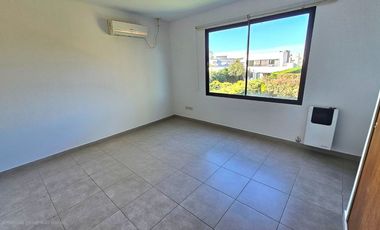 VENTA CASA 4 AMB PILETA AMOBLADA HARAS M. VICTORIA