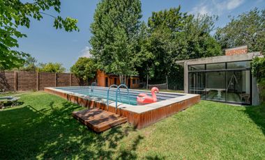 Alquiler casa quinta Benavidez de 1120 m2 c/pileta