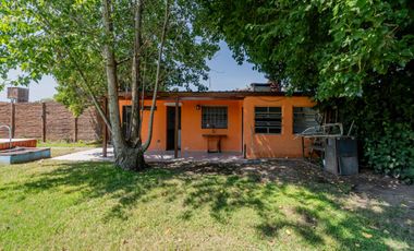 Alquiler casa quinta Benavidez de 1120 m2 c/pileta