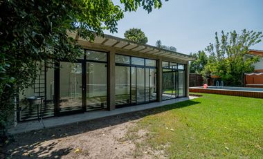 Alquiler casa quinta Benavidez de 1120 m2 c/pileta