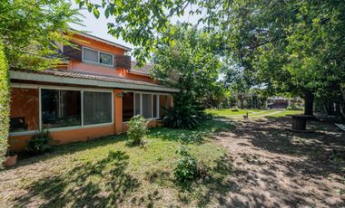 Alquiler casa quinta Benavidez de 1120 m2 c/pileta