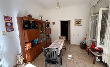 CASA INTERNA SOBRE AVENIDA C/ COCHERA