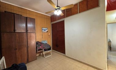 CASA INTERNA SOBRE AVENIDA C/ COCHERA