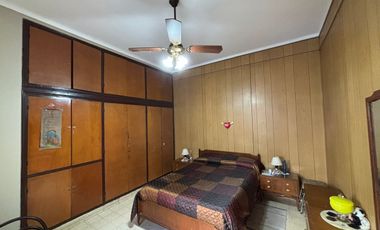 CASA INTERNA SOBRE AVENIDA C/ COCHERA