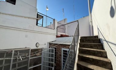 CASA INTERNA SOBRE AVENIDA C/ COCHERA