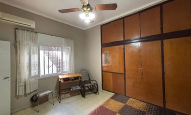 CASA INTERNA SOBRE AVENIDA C/ COCHERA