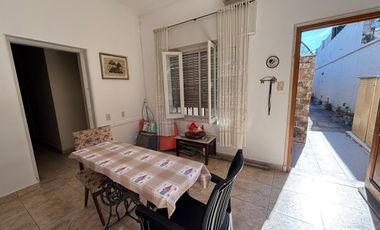 CASA INTERNA SOBRE AVENIDA C/ COCHERA