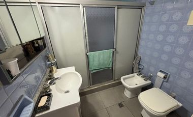 CASA INTERNA SOBRE AVENIDA C/ COCHERA