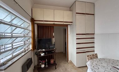 CASA INTERNA SOBRE AVENIDA C/ COCHERA