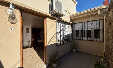 CASA INTERNA SOBRE AVENIDA C/ COCHERA