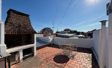 CASA INTERNA SOBRE AVENIDA C/ COCHERA