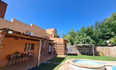 Finca con casa, departamentos y galpón en venta