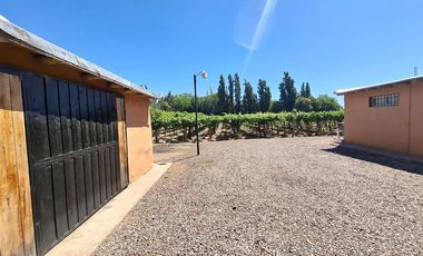 Finca con casa, departamentos y galpón en venta
