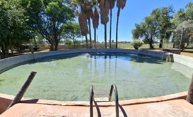 Finca con casa, departamentos y galpón en venta