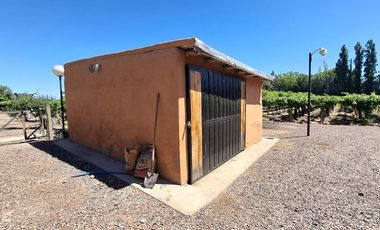 Finca con casa, departamentos y galpón en venta