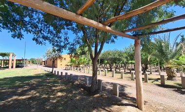 Finca con casa, departamentos y galpón en venta