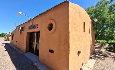 Finca con casa, departamentos y galpón en venta