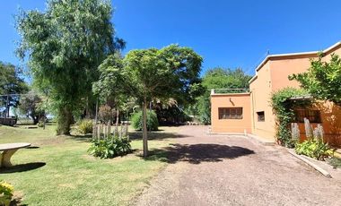 Finca con casa, departamentos y galpón en venta