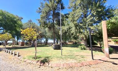 Finca con casa, departamentos y galpón en venta