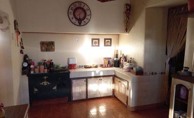 Finca con casa, departamentos y galpón en venta