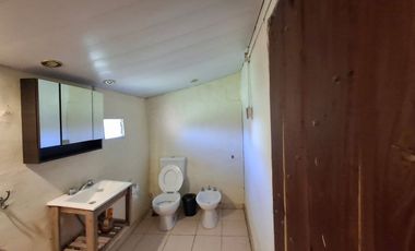 Finca con casa, departamentos y galpón en venta