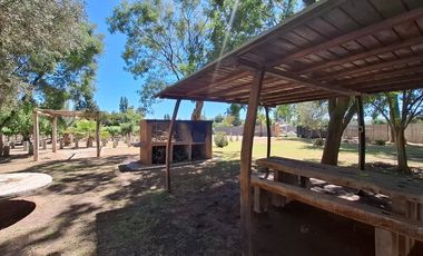 Finca con casa, departamentos y galpón en venta