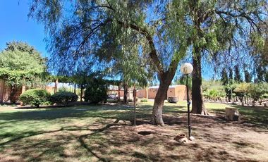 Finca con casa, departamentos y galpón en venta