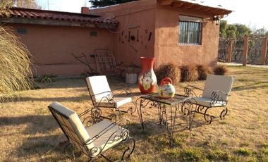 Finca con casa, departamentos y galpón en venta