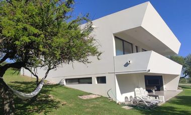 ALQUILER CASA 4 DOR PREMIUM EN B° CAUSANA