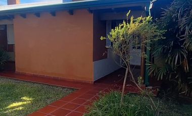VENTA DE CASA CON 3 DORMITORIOS, PILETA Y QUINCHO