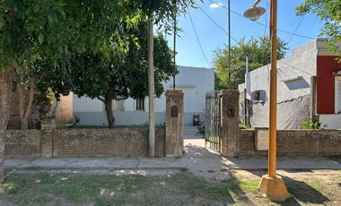 VENTA CASA 2 dormitorios en San Carlos Sud.-