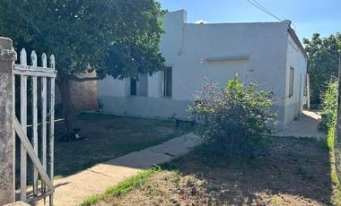 VENTA CASA 2 dormitorios en San Carlos Sud.-