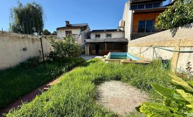 VENTA DE CASA 4 AMBIENTES EN BELLA VISTA