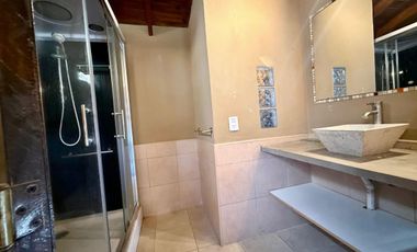 VENTA DE CASA 4 AMBIENTES EN BELLA VISTA