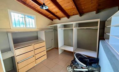 VENTA DE CASA 4 AMBIENTES EN BELLA VISTA