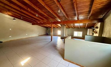 VENTA DE CASA 4 AMBIENTES EN BELLA VISTA