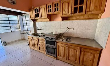 VENTA DE CASA 4 AMBIENTES EN BELLA VISTA