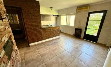 VENTA DE CASA 4 AMBIENTES EN BELLA VISTA
