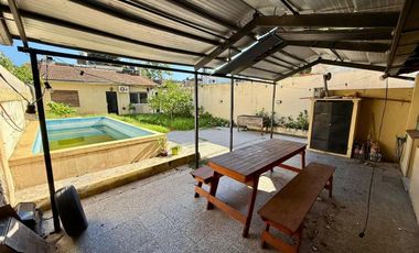 VENTA DE CASA 4 AMBIENTES EN BELLA VISTA