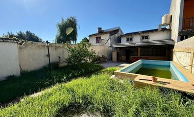 VENTA DE CASA 4 AMBIENTES EN BELLA VISTA