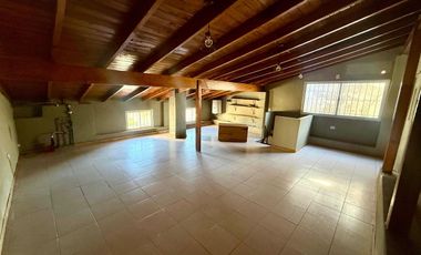 VENTA DE CASA 4 AMBIENTES EN BELLA VISTA