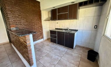VENTA DE CASA 4 AMBIENTES EN BELLA VISTA