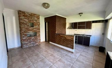 VENTA DE CASA 4 AMBIENTES EN BELLA VISTA