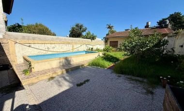 VENTA DE CASA 4 AMBIENTES EN BELLA VISTA