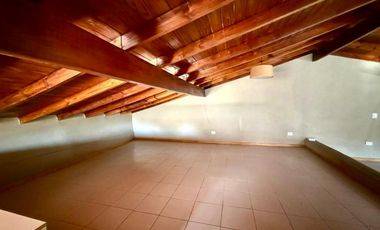 VENTA DE CASA 4 AMBIENTES EN BELLA VISTA