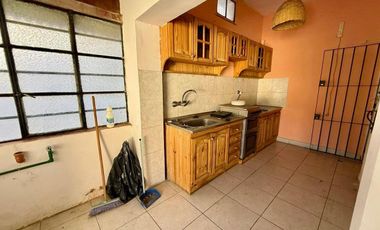 VENTA DE CASA 4 AMBIENTES EN BELLA VISTA