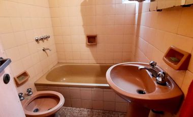Oficina céntrica de dos ambientes con terraza