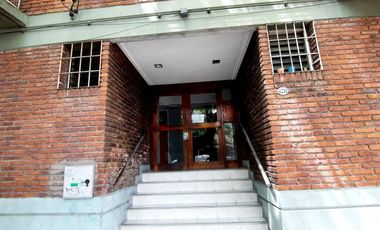 Oficina céntrica de dos ambientes con terraza