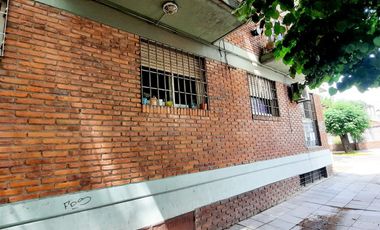 Oficina céntrica de dos ambientes con terraza