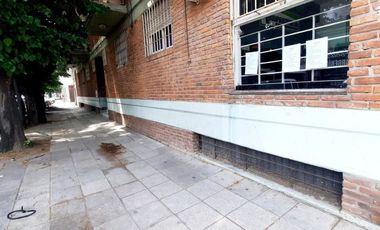Oficina céntrica de dos ambientes con terraza